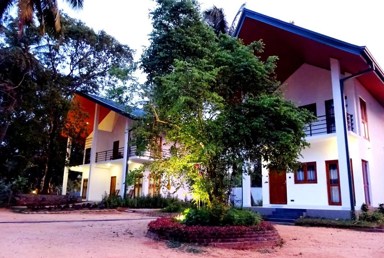 Athkandura Hotel Habarana Exteriör bild
