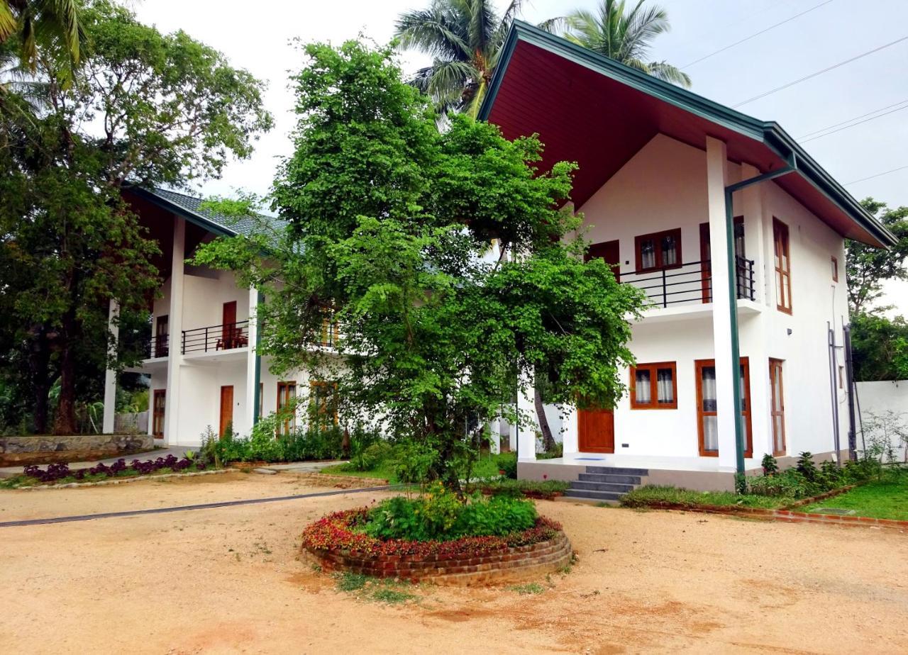 Athkandura Hotel Habarana Exteriör bild